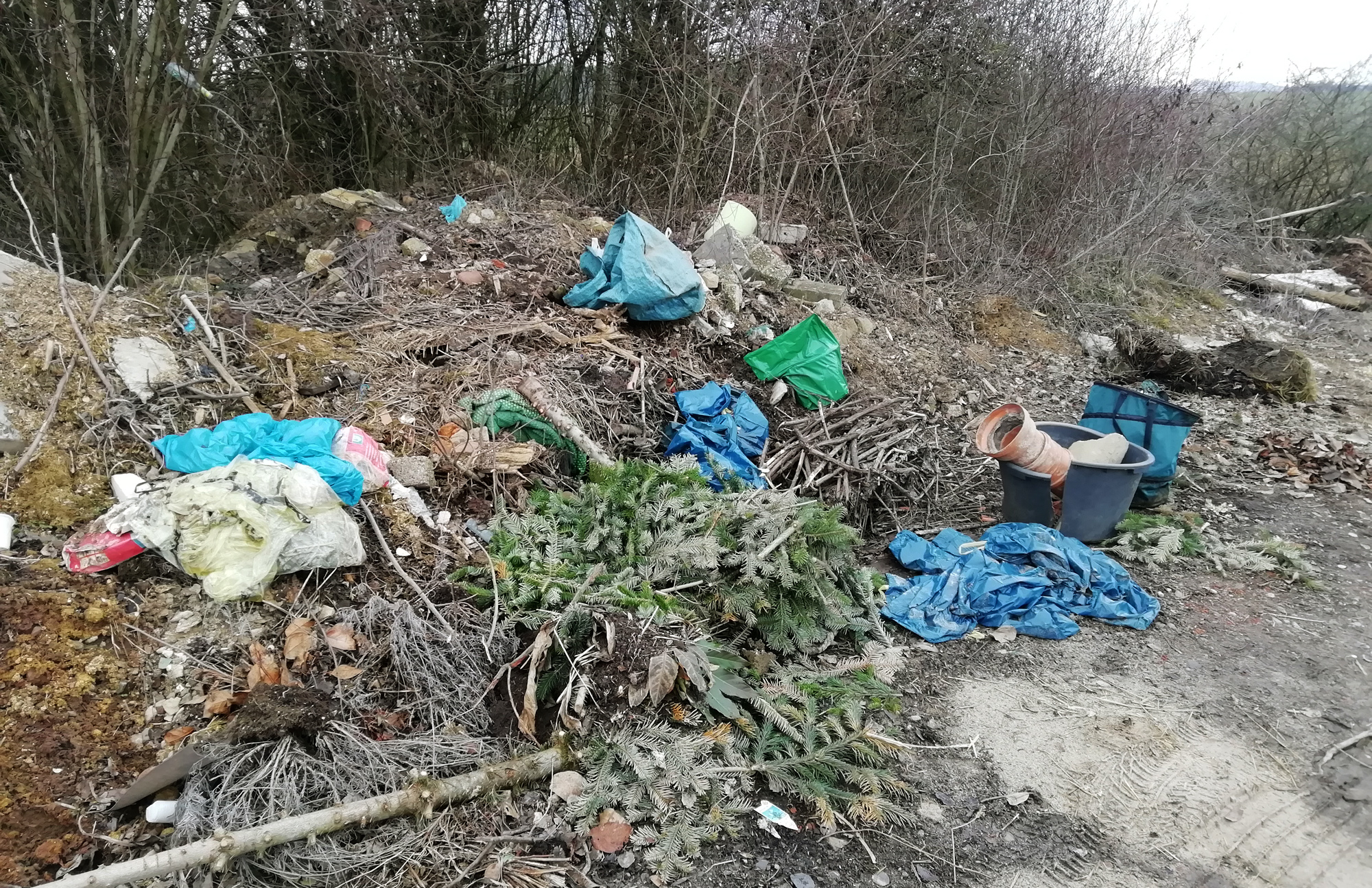 Plastik auf Grüngutplatz KWiN